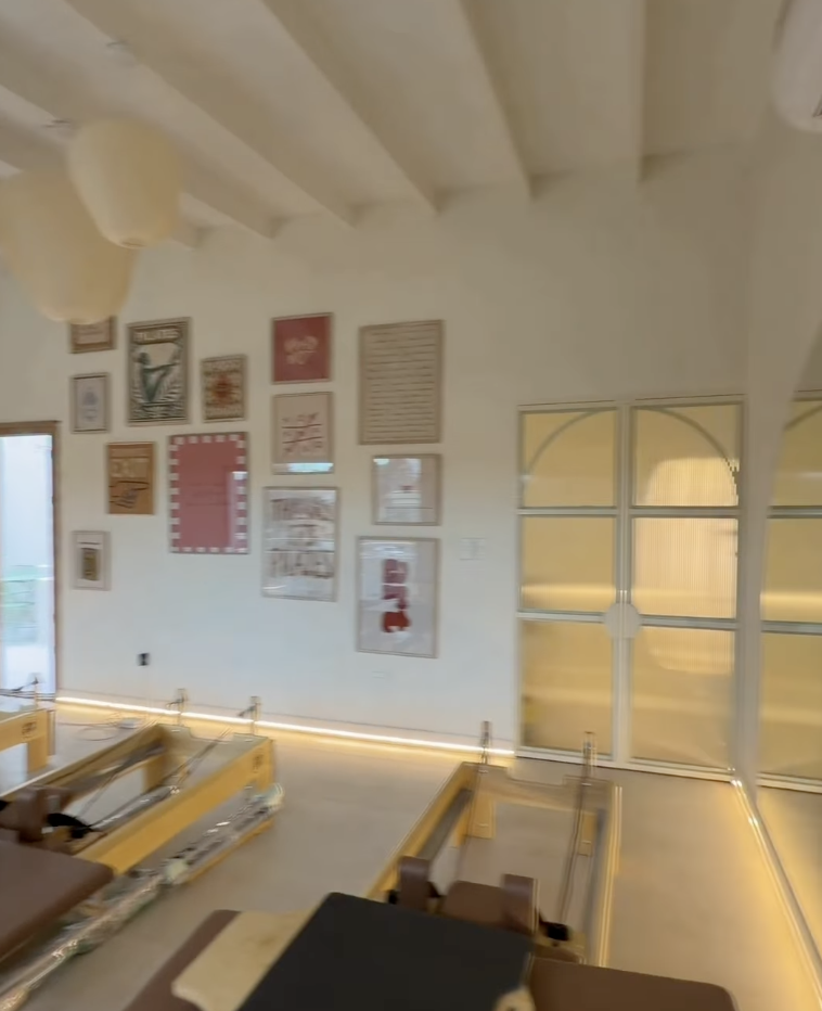 Interior del estudio de Pilates de Equipo Siniger